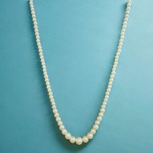 Elegant Vintage Graduated White Faux Pearl Necklace